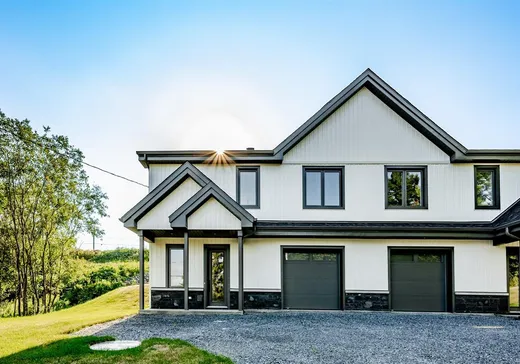 Maison à étages à vendre - 562 Rue Doak, Coaticook, J1A3G5