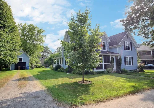 Maison à vendre - 890 Rue Clough, Magog, J0B 1C0