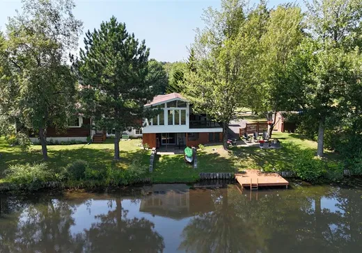 Maison à vendre - 114 Rue Morel, Saint-Félix-de-Kingsey, J0B 2T0