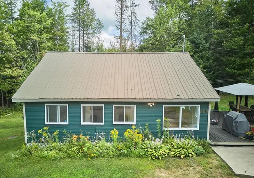 Bungalow à vendre - 989 Ch. Tamaracouta, Saint-Sauveur, J0R1A0