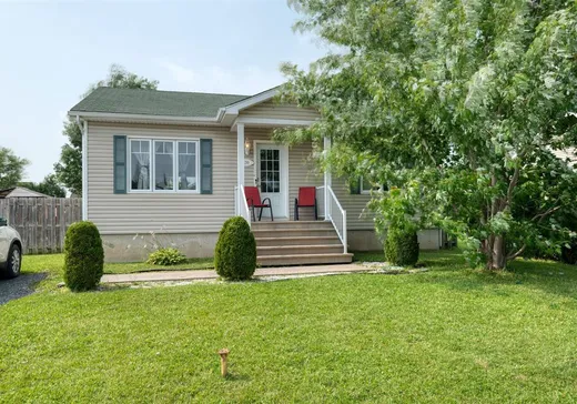 Bungalow à vendre - 320 Rue Cécile, St-Cyrille-De-Wendover, J0C1A0