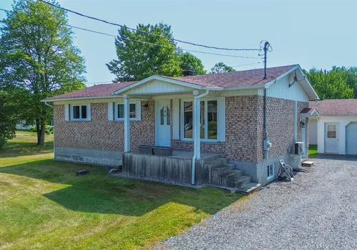 Bungalow à vendre - 160 Rue Jean, St-Nicephore, J2A3K2