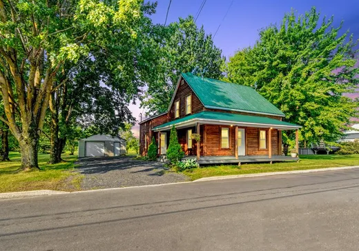 Maison à étages à vendre - 5 Rue St-Amable, Saint-Guillaume, J0C1L0