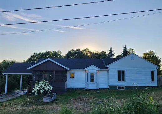 Bungalow à vendre - 258 Ch. Craig, Thetford Mines, G6H2N7