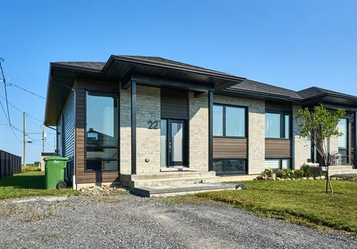 Maison à vendre - 22 Carré Morrison, Godmanchester, J0S 1H0