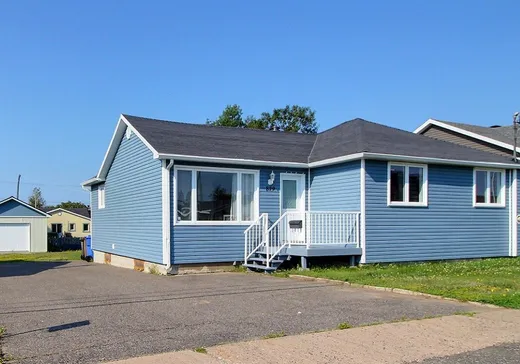 Maison à vendre - 879 Av. Cartier, Sept-Îles, G4R 2V2