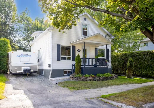 Maison à étages à vendre - 4687 Rue Papineau, Lac-Mégantic, G6B1Y4