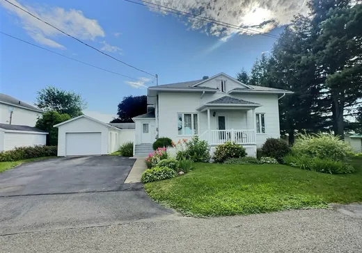 1 1/2 Storey for sale - 250 Rue St-Jean-Baptiste, L'Isle-Verte, G0L1K0