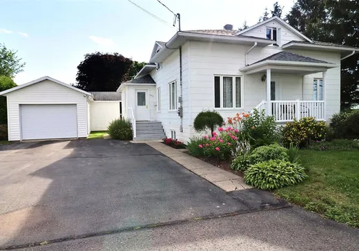 Maison à vendre - 250 Rue St-Jean-Baptiste, L'Isle-Verte, G0L 1K0