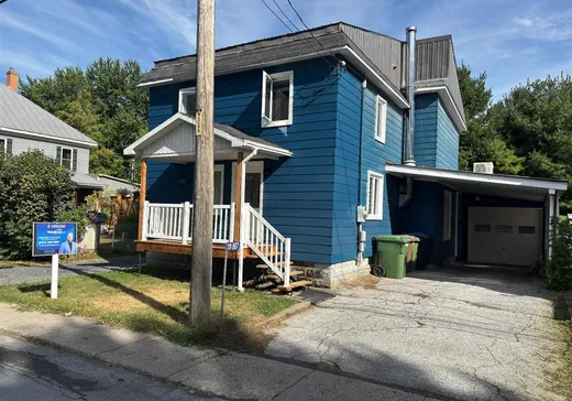 House for sale - 807 Rue St-Jean-Baptiste, Henryville, J0J 1E0