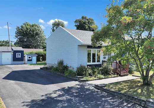 House for sale - 1600 Rue Jogues, Mont-Joli, G5H 3J7