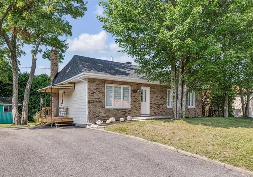 Bungalow à vendre - 2396 Rue des Tiarelles, Saint-Emile, G3E2B3