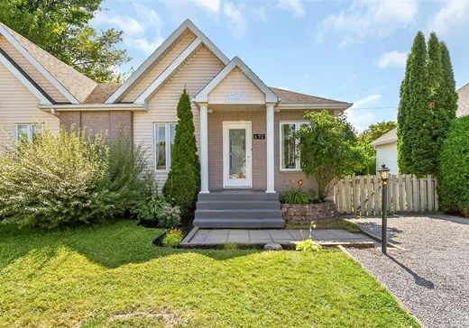 Bungalow à vendre - 672 Rue des Caryers, Lac-St-Charles, G3G2B3