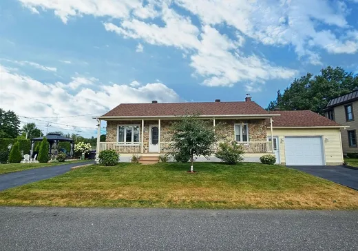 Bungalow à vendre - 983 Rue Florette-Lavigne, St-Charles-De-Drummond, J2C4X4