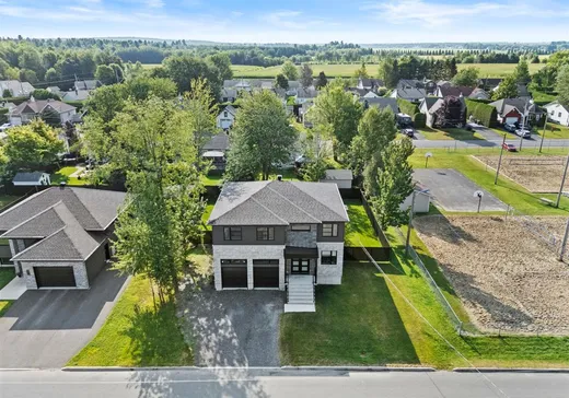 Maison à vendre - 2540 Rue Guèvremont, St-Charles-De-Drummond, J1Z 1J4