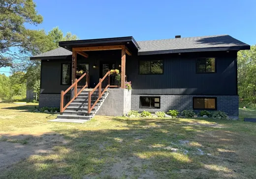 Bungalow à vendre - 924-924A Rue des Lacs, Saint-Jérôme, J5L1S9