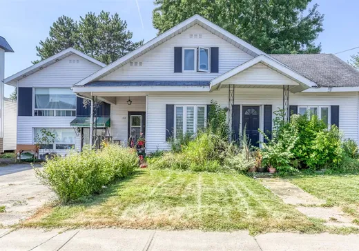 Maison à étages à vendre - 258 Rue Principale, Daveluyville, G0Z1C0