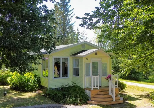 Bungalow à vendre - 30 Rue des Pinsons, Ste-Catherine-De-Hatley, J0B1W0