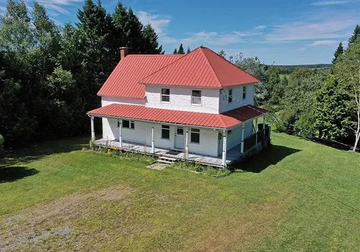 Two or more stories for sale - 745 Rue Principale, Saint-Hermenegilde, J0B2W0