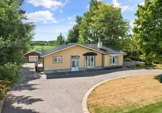 Two or more stories for sale - 3283 2e Rang, Sainte-Justine-De-Newton, J0P1T0