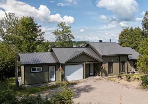 Bungalow à vendre - 82 Ch. des Courbes, Lac-Saint-Paul, J0W1K0