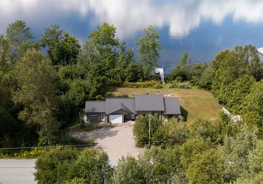 Maison à vendre - 82 Ch. des Courbes, Lac-Saint-Paul, J0W 1K0