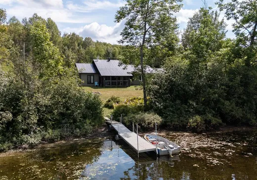 Maison à vendre - 82 Ch. des Courbes, Lac-Saint-Paul, J0W 1K0