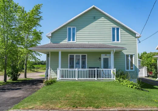 Two or more stories for sale - 113 Rue de l'Église, Petite-Riviere-St-Francois, G0A3X0