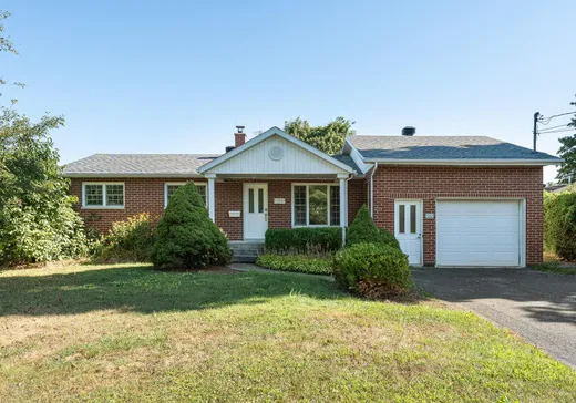 Two or more stories for sale - 100 Rue Guy, Cowansville, J2K2B9