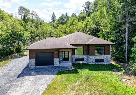 Maison à vendre - 325 Rue Russell, Sainte-Sophie, J5J 1C3