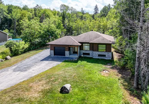 Maison à vendre - 325 Rue Russell, Sainte-Sophie, J5J 1C3