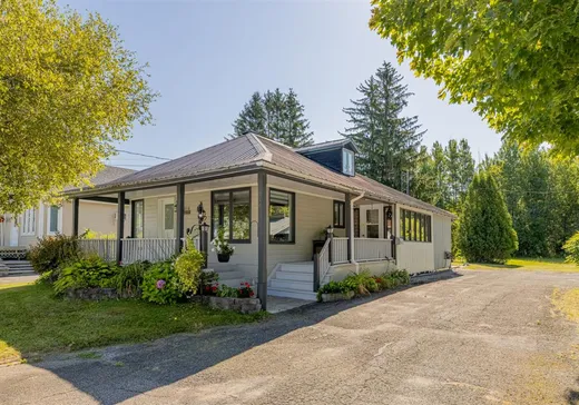 1 1/2 Storey for sale - 216 Rue du Collège, Saint-Marc-des-Carrières, G0A4B0