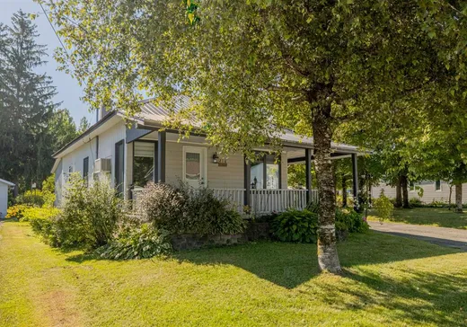 House for sale - 216 Rue du Collège, Saint-Marc-des-Carrières, G0A 4B0