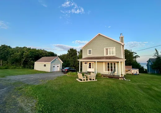 Maison à étages à vendre - 20 Ch. Bellefine, Île d'Orleans St-Jean, G0A3W0