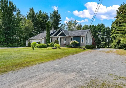 Bungalow à vendre - 4759 Boul. St-Joseph, St-Nicephore, J2A3V7
