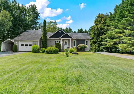 Maison à vendre - 4759 Boul. St-Joseph, St-Nicephore, J2A 3V7