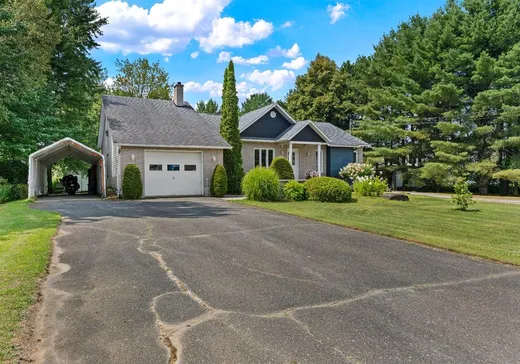 Maison à vendre - 4759 Boul. St-Joseph, St-Nicephore, J2A 3V7