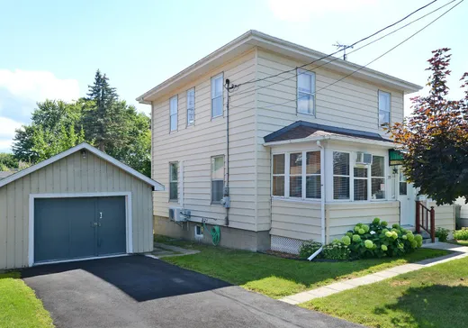 Maison à étages à vendre - 33 Rue York, Godmanchester, J0S1H0