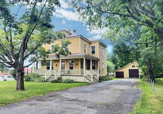 Maison à étages à vendre - 240 Rue St-Louis, Warwick, J0A1M0
