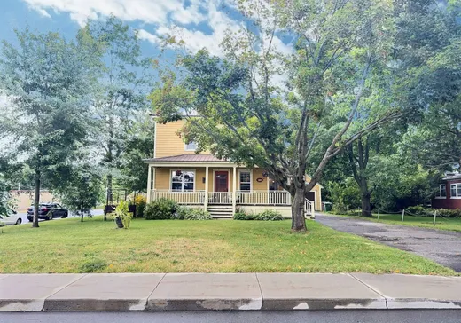 Maison à vendre - 240 Rue St-Louis, Warwick, J0A 1M0