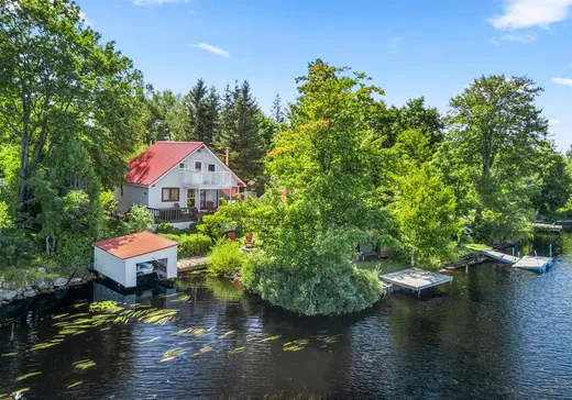 Two or more stories for sale - 1058 Ch. du Lac-Beaumont, St-Charles-De-Bellechasse, G0R2T0