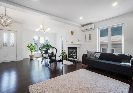 Maison à vendre - 8360 Av. Oregon, Brossard, J4Y 2J7