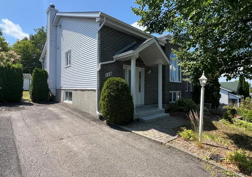 Maison à vendre - 114 Rue Perce-Neige, Otterburn Park, J3H 5S3