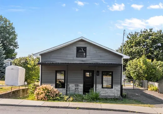 Bungalow for sale - 414 Rue St-Charles S., Granby, J2G7B4