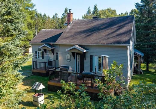 Un étage et demi à vendre - 1428 Route Henderson, St-Malachie, G0R3N0