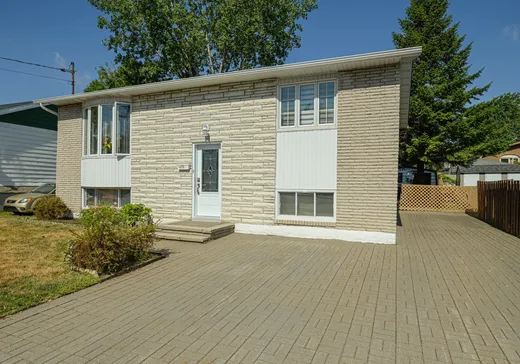 Maison à vendre - 1879 Rue Charles, St-Hubert, J4T 1L4