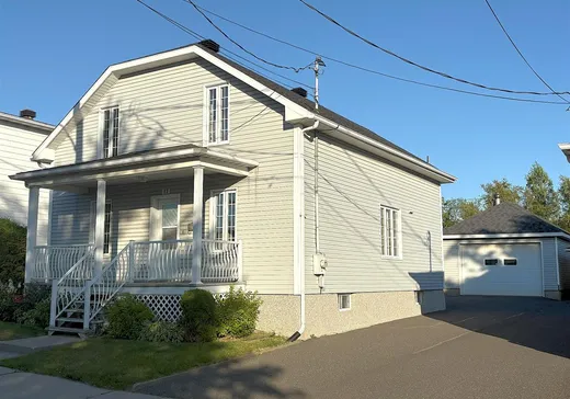 Two or more stories for sale - 17 Rue St-Denis, Drummondville, J2B5S4