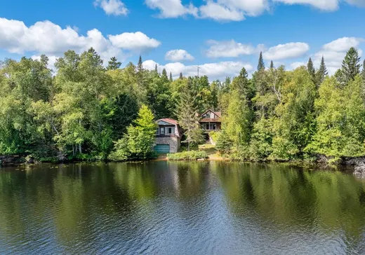 Maison à vendre - 588-590 Ch. des Fondateurs, Lac-Saguay, J0W 1L0