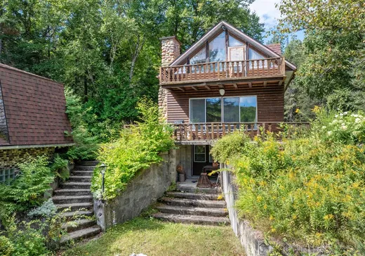 Maison à vendre - 588-590 Ch. des Fondateurs, Lac-Saguay, J0W 1L0