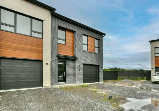 Two or more stories for sale - 417 Rue du Merlot, Sainte-Marthe-sur-le-Lac, J0N1P0